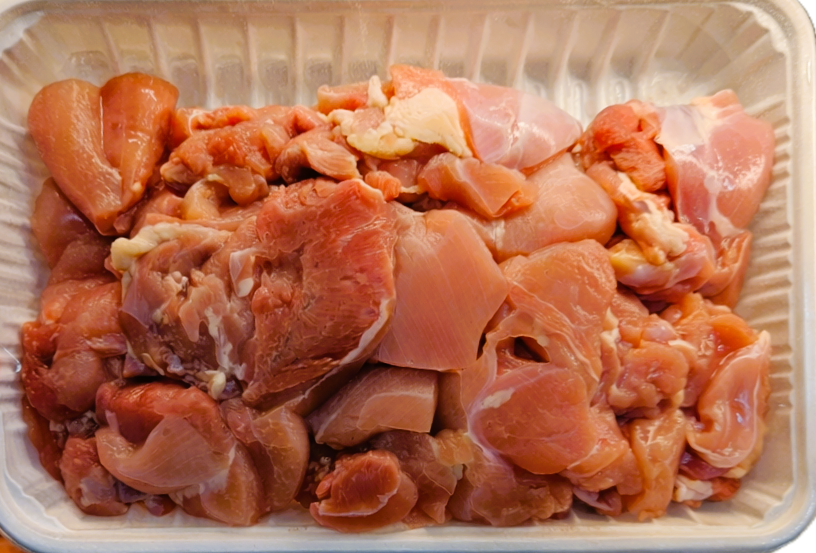 Hàndcut Chicken Thigh w. Bone - Per lb